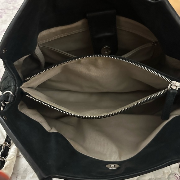 Authentic Chanel 2way tote - Picture 4 of 8